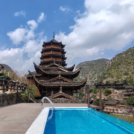 Xingyi Qiangu Jiuye Bed and Breakfast (Fenglin Buyi Scenic Area Branch)