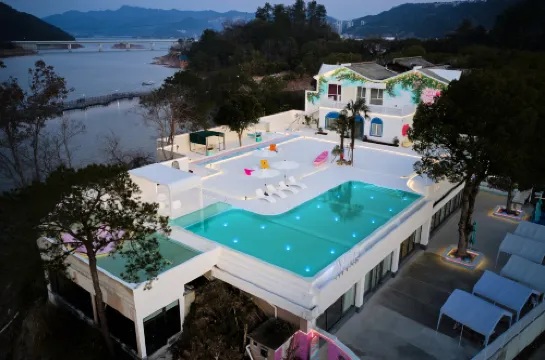 Warm Island Zhiya Art Hotel, Qiandao Lake