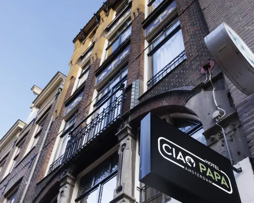 Ciao Papa Hotel Amsterdam Central Station Hoteles cerca de Mercado Noordermarkt