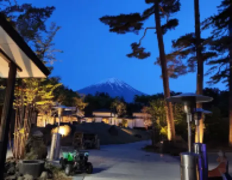 HANZ OUTDOOR RESORT (formerly GLAMPING VILLA HANZ KAWAGUCHIKO） Hotels near Lake Saiko