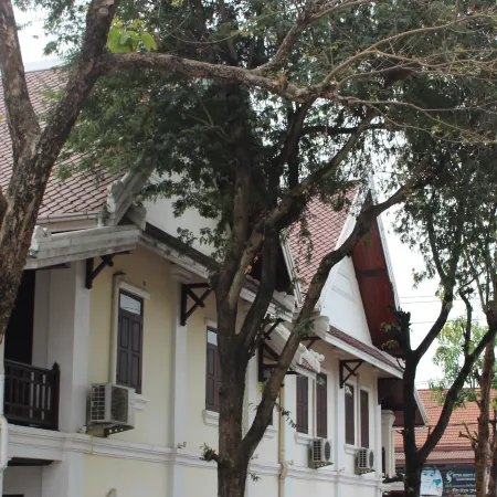 Lux Hotel Luang Prabang Отели рядом с достопримечательностью «Ват Тат Луанг»