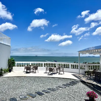 Seaside Breeze Homestay Hotels near Laishan