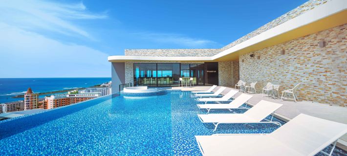 ริฮกา รอยัล รีสอร์ต โอกินาวา ชาตัน โรงแรมในชาตัน