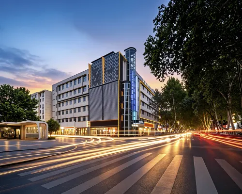 Phoenix Hotel Yaju (Pingdingshan Heping Road Pedestrian Street Store) Hotels in Pingdingshan