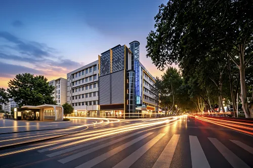 Phoenix Hotel Yaju (Pingdingshan Heping Road Pedestrian Street Store)