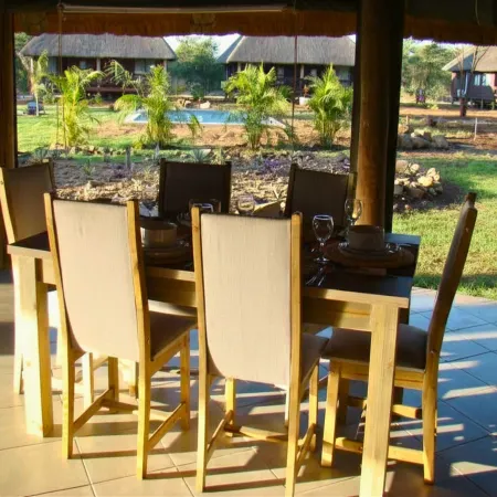 Chobe Lesoma Chalets Hotel Отели в г. Чоб