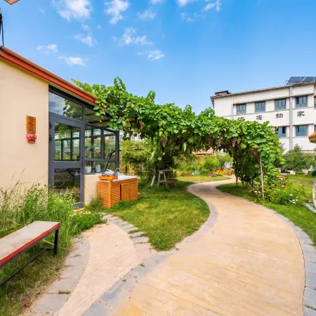 Tukes Ligong Be Courtyard Homestay Reception Center