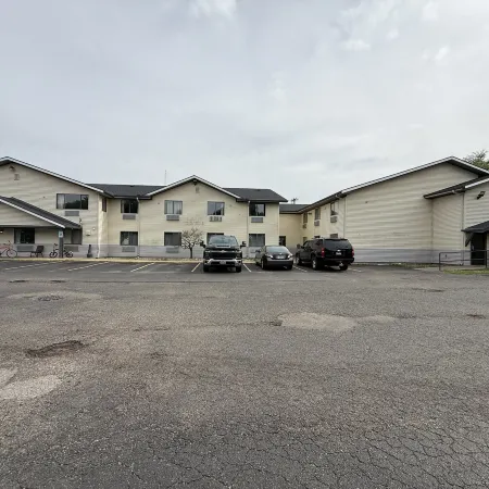 Coldwater Inn & Suites Near I 69