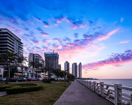 Floral Hotel·Haikou Cloud Haiyi Seascape Hotel (Wanluyuan Haikou Bay Store) Hotels near Jiari Beach