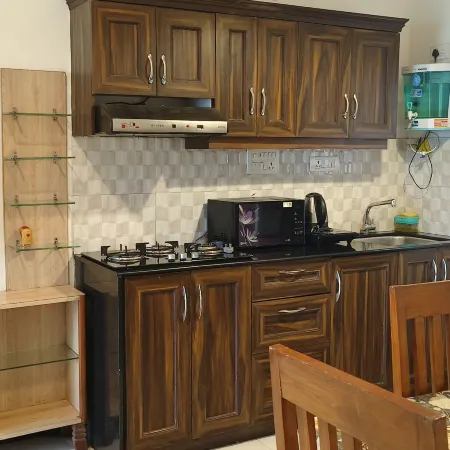 Woodside Retreat Serviced Apartments, 100 meters from baga river