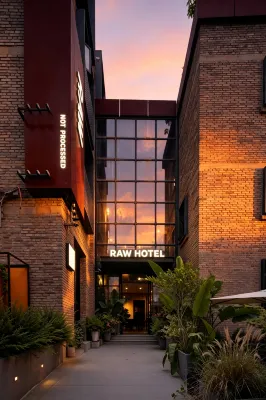 RAW HOTEL - Barer