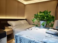 BOYA  LIGHT  HOTEL - parking
