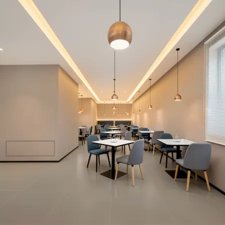 Homeinn Selected Hotel (Jiamusi Railway Station North Square New Mart)