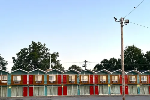 Gray Plaza Motel Benton I-57 IL - Motel