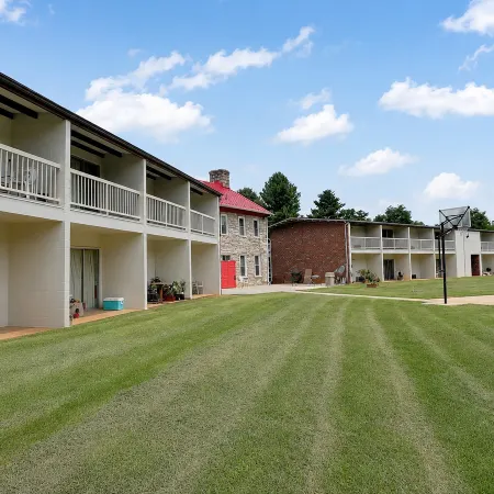 Hometown Inn Staunton VA near Hwy 11
