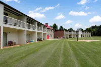 Hometown Inn Staunton VA near Hwy 11 - 2-Star