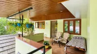 Madhavam Homestay - Family Friendly 2BHK - Parkplatz