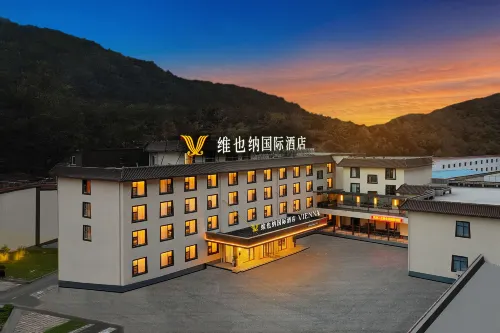 Vienna International Hotel - Gym