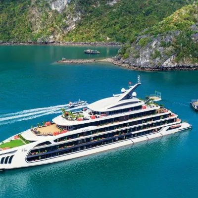 Celina Of The Sea Cruise Cozy號下龍灣游船附近的飯店
