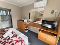Coachman Motel - parking