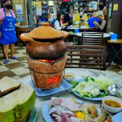 Som Moo Joom User Photo