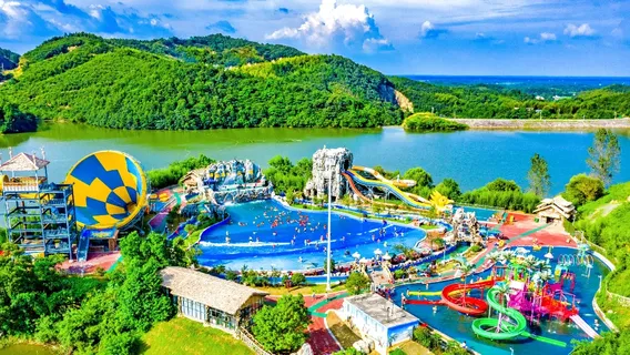 xi jiu hua shan bai lu hu shui shang le yuan