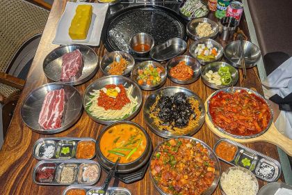 禾田炭火烤肉(电商大厦店)