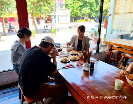 Heluo Zhengbo Nanguan Small Bowl Beef Soup (Main Branch)