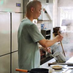 Jingrongjiulou●shengtaimincai (guangda) User Photo