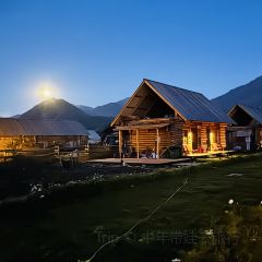 禾木老村山庄 User Photo