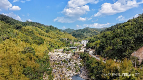 dong shui zhu li lv ju xiao zhen