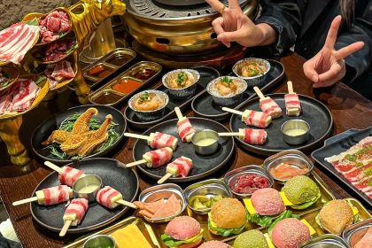 山洞里烤肉(金鹰店)