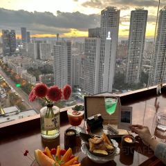 昆明喜舍清歡高空露台設計師飯店（昆明萬象城店）·歡BAR·高空泳池威士忌酒廊張用戶圖片