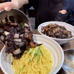 乞老板海鲜烧烤•甜麻肥蛤•海胆•海肠捞饭(山大店) 여행 사진