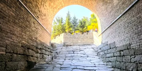 地利門