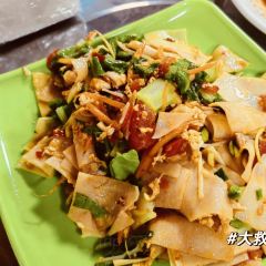 明记烧肉米线烧肉卷粉(中心小学店) User Photo