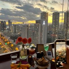 昆明喜舍清歡高空露台設計師飯店（昆明萬象城店）·歡BAR·高空泳池威士忌酒廊張用戶圖片