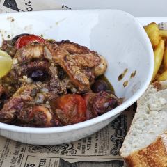 Summer Nights Pub & Grill 여행 사진