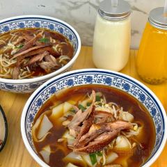 弥勒竹园甩三碗卤鸡店 User Photo