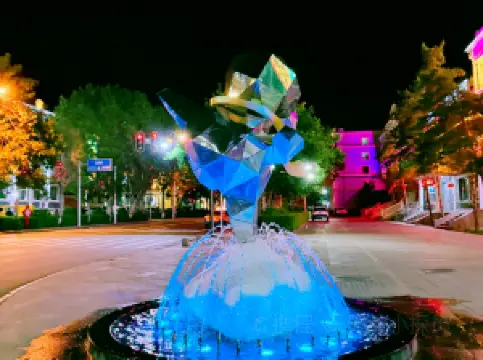 ตลาดกลางคืนริมแม่น้ําบูลจิน