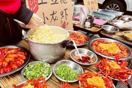 卖龙虾的小伙子(星沙总店)