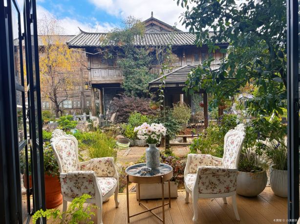 Heqing County Xinhua Silverware Art Town