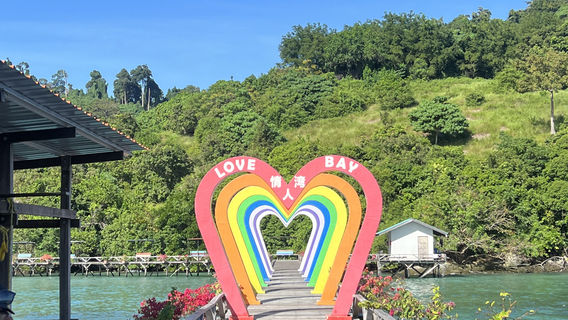 Timbun Mata Love Bay