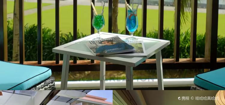 Azure Beach Lounge