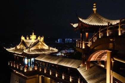 LAO YI WU XIAO CHI