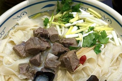 三牛家厨(长江路店)