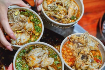 七里田·重庆鱼蛙火锅(凯德广场店)