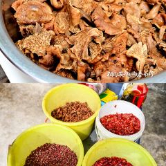 Huangcangyumalipingzhengzongmogu Chicken Restaurant 여행 사진