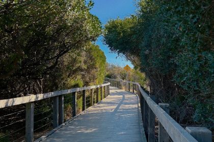 Waves on the Beach Restaurant