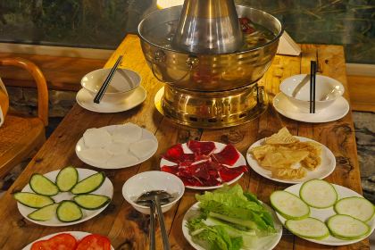 理塘县特色砂锅牦牛肉馆